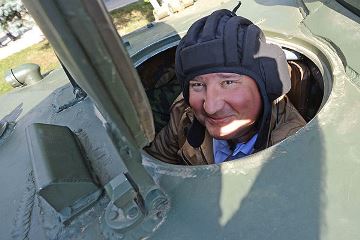 Россия продолжит вооружать Азербайджан — Рогозин