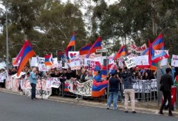 Армяне Австралии провели акцию протеста против агрессии Азербайджана в Карабахе