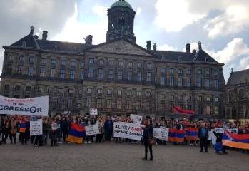 Армяне Амстердама вышли на акцию протеста — «Азербайджан — агрессор»