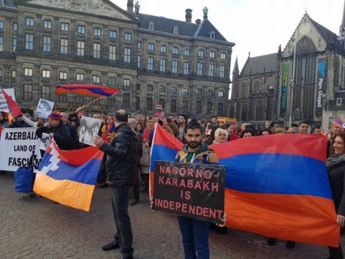 Армяне Амстердама вышли на акцию протеста - «Азербайджан - агрессор»