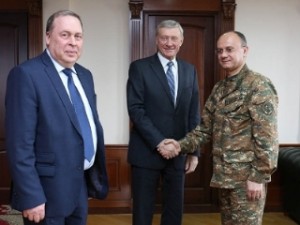 Глава Минобороны Армении провел встречу с генсеком ОДКБ