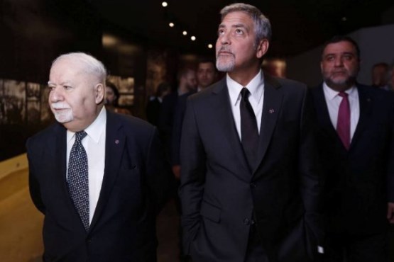 Джордж Клуни посетил ереванский Музей-институт Геноцида армян