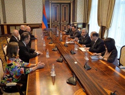 Президент Саргсян принял группу аргентинских филантропов армянского происхождения