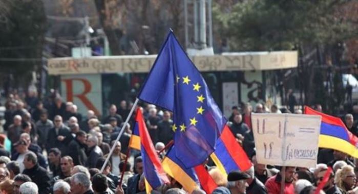 Глава МИД Латвии зовет Армению и Азербайджан в ЕС