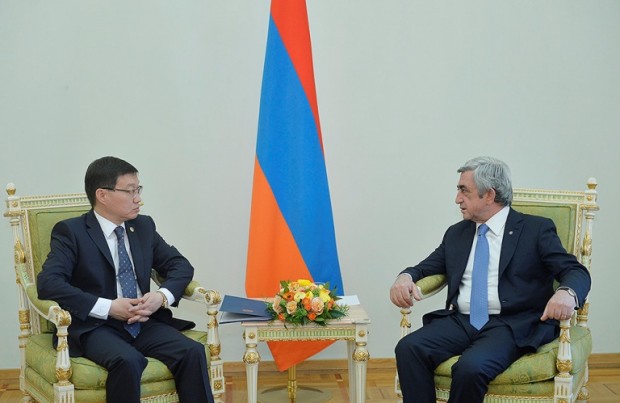 Новый посол Казахстана вручил свои верительные грамоты президенту Армении