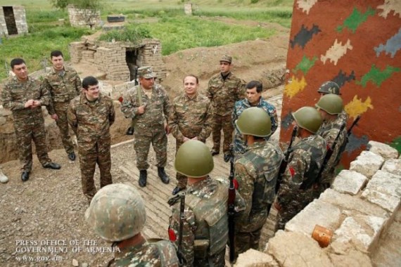 Премьер-министр Армении посетил позиции на линии соприкосновения ВС Карабаха и Азербайджана