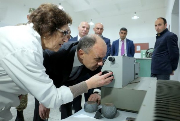 Министр обороны Армении посетил военно-промышленные предприятия