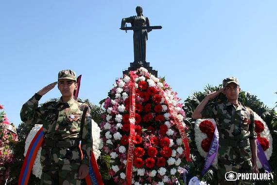 Акция "Бессмертный полк" впервые прошла в Армении