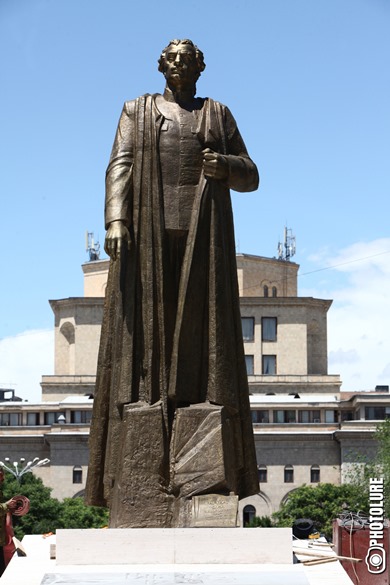В Ереване установлен памятник Гарегину Нжде