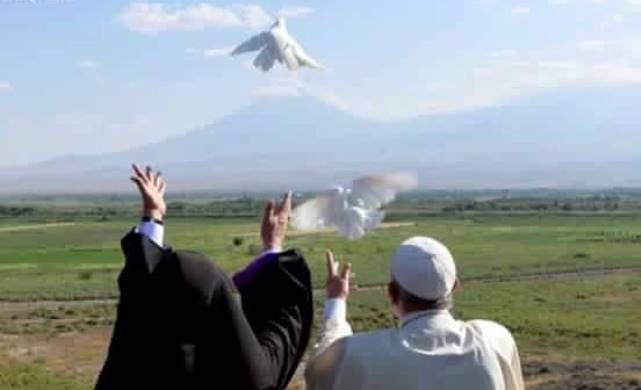 Папа Римский Франциск – в монастыре Хор Вирап у горы Арарат