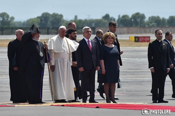 Первопрестольный Святой Эчмиадзин приветствует Папу Римского