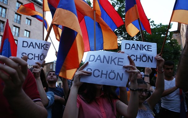 Большинство немцев поддержали резолюцию о признании Геноцида армян