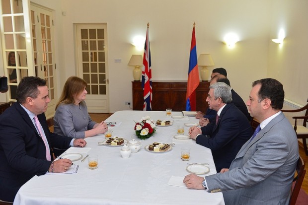 Президент Армении поздравил Королеву Великобритании с днем рождения