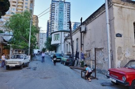 "Вылизанный" центр Баку и трущобы с тотальной нищетой