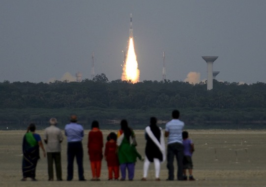 Индия запустила в космос ракету с 20 спутниками