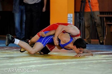 Армянский борец победил азербайджанца и стал чемпионом Европы