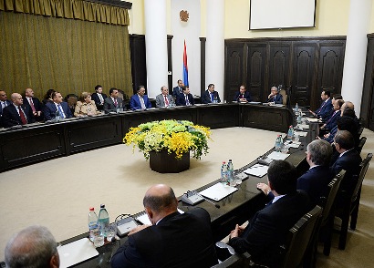 Власти Армении обсуждают возможность отправить в отставку Правительство