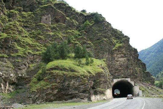 Дорога между Южной и Северной Осетией вновь закрыта из-за схода селя