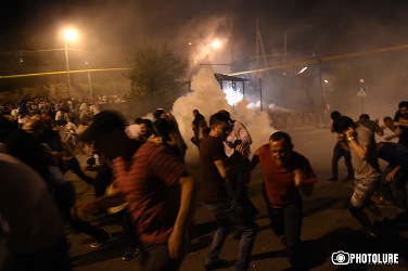 Журналисты подверглись насилию при разгоне акции протеста в Ереване