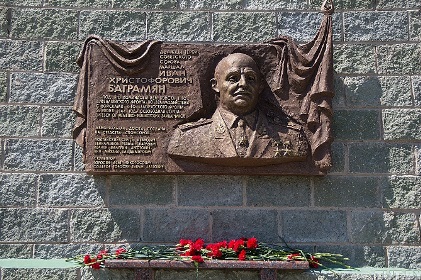 Мемориальную доску в честь маршала Баграмяна открыли в Витебске