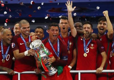 Португалия впервые в истории стала чемпионом Европы по футболу