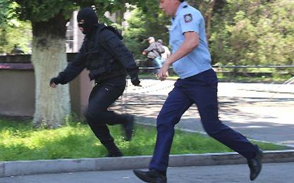 При стрельбе в Алма-Ате убиты двое полицейских