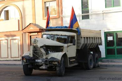 Активисты выпустили еще одного заложника в Ереване