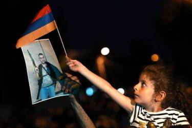 Что думают жители Армении о противостоянии в Ереване: BBC