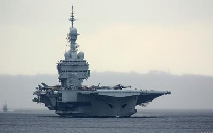 Франция на борьбу с ИГ отправит авианосец «Шарль де Голль»