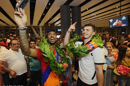 Ставшая чемпионом сборная Армении по баскетболу вернулась в Ереван