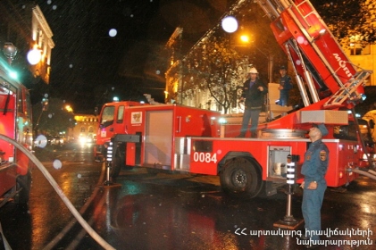 Крупный пожар в центре Еревана потушен