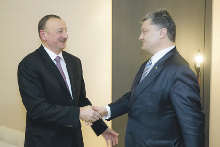 Ильхам Алиев осудил анексию Крыма, а Порошенко наехал на Карабах