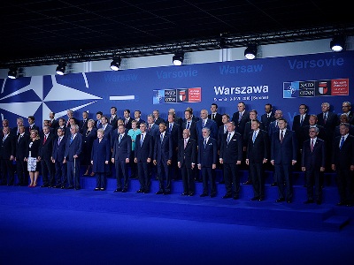 Лидеры НАТО договорились поддерживать единую политику сдерживания и диалога с Россией