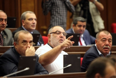 Депутаты от правящей партии Армении хотят протащить в новый парламент своих сыновей