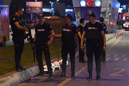 В Турции подросток расстрелял троих полицейских