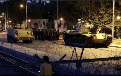 Над Анкарой кружат военные самолеты, движение через Босфор перекрыли