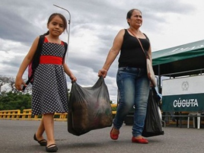 Голодные жители Венесуэлы ринулись в Колумбию