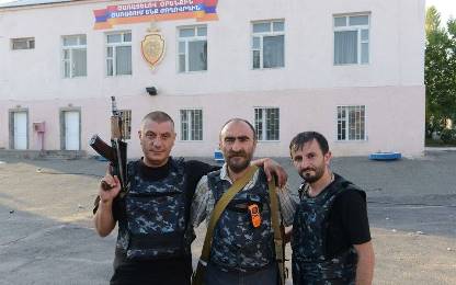 Силовики заверили, что переговоры с активистами, захватившей здание полиции в Ереване, не сорваны - Енигомшян