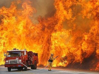 В Иране 9 человек пострадали во время пожара на нефтеперерабатывающем заводе