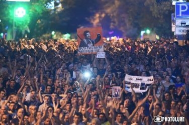 В Ереване стартовал митинг в поддержку группы «Сасна црер»
