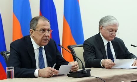 Главы МИД Армении и России обсудили выполнение договоренностей по Карабаху