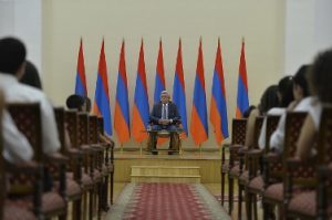 Президент Армении наградил лауреатов конкурсов, олимпиад и медалистов