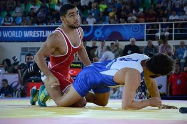 Рио-2016: Армянский борец разгромил азербайджанца и вышел в финал