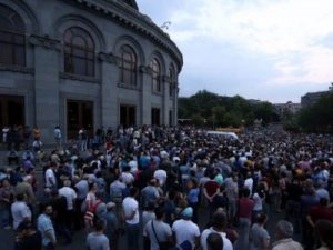 В Еревана начался митинг в поддержку группы «Сасна црер»