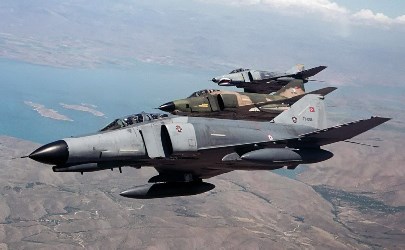 На северо-западе Турции потерпел крушение учебный самолет