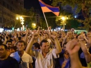 С ереванской площади Свободы началось шествие к Больнице осуждённых