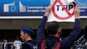 Франция попросит прервать переговоры о Трансатлантическом партнерстве