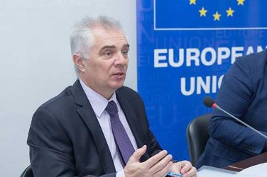 Глава делегации Евросоюза попал в ДТП в Армении