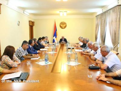 Бако Саакян обсудил вопросы концепции конституционных реформ с представителями партий