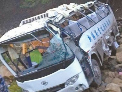 9 человек погибли в аварии автобуса в Китае